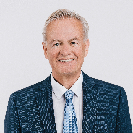 Herr Claus-Peter Gelhorn